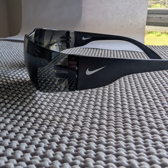 Nike Black Predator Style Sports Sunglasses - Picture 1 of 4